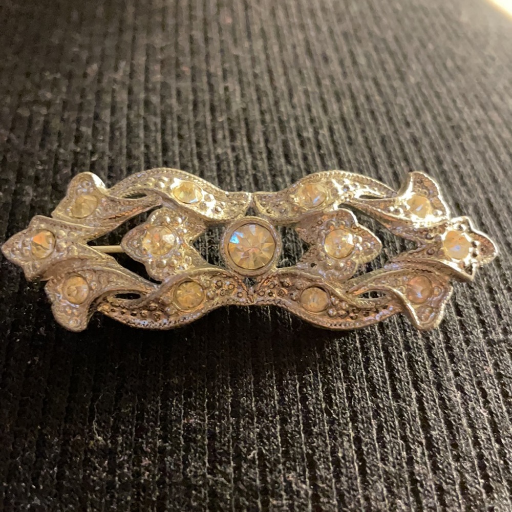 🌟 Vintage silver brooch
